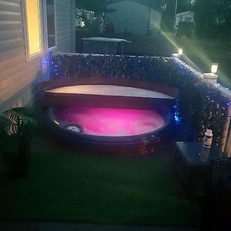 3 Bedroom Caravan With Hot Tub Tattershall Lakes Exteriér fotografie