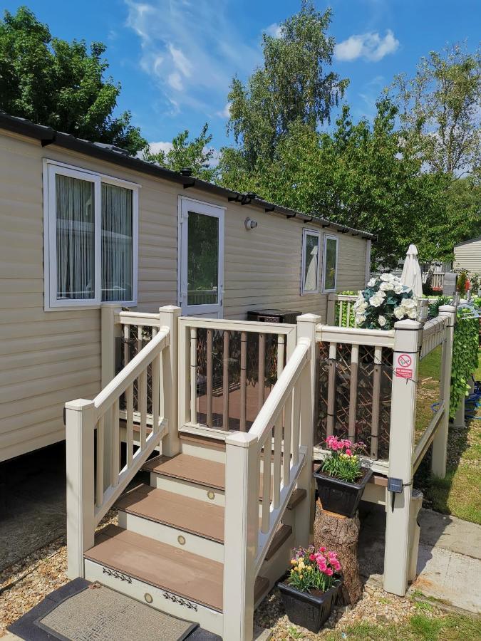 3 Bedroom Caravan With Hot Tub Tattershall Lakes Exteriér fotografie