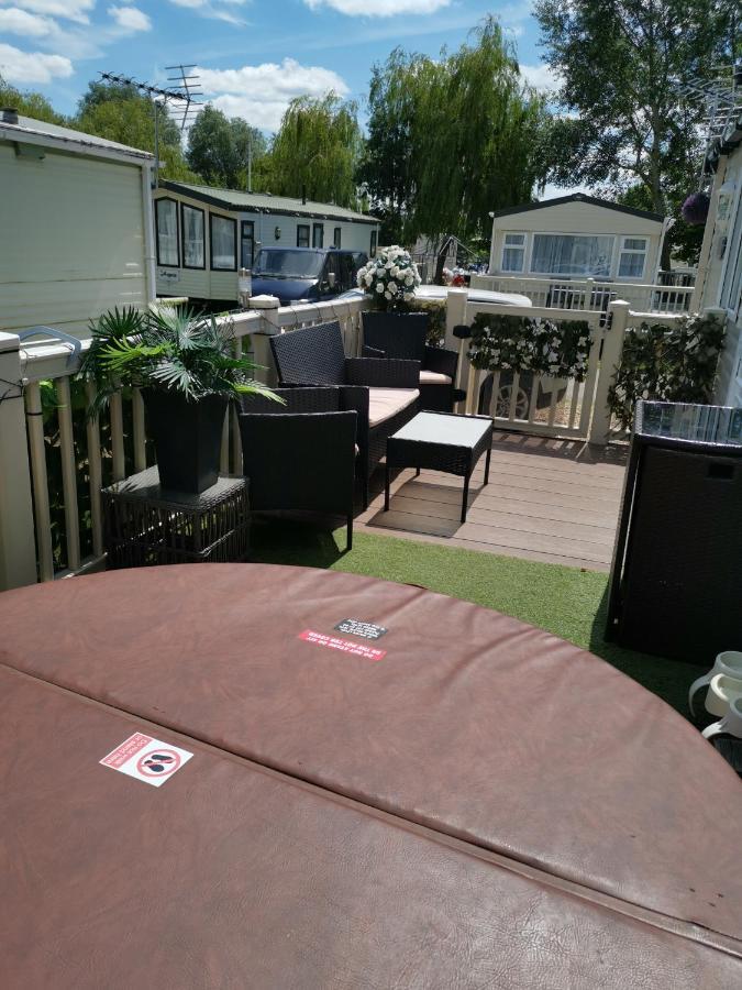 3 Bedroom Caravan With Hot Tub Tattershall Lakes Exteriér fotografie