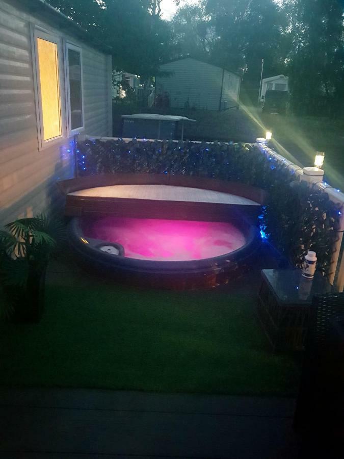 3 Bedroom Caravan With Hot Tub Tattershall Lakes Exteriér fotografie